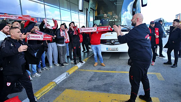 Samsunspor Üsküp'te meşaleler ile karşılandı