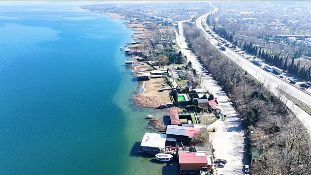 Sapanca Gölünde kaçak yapılar yıkılacak