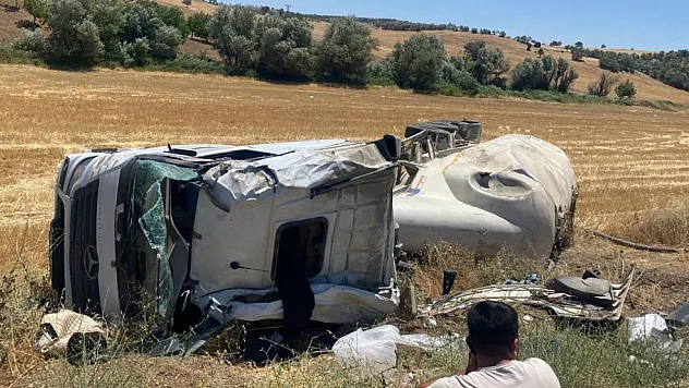 Şarampole yuvarlanan tırın sürücüsü yaralandı