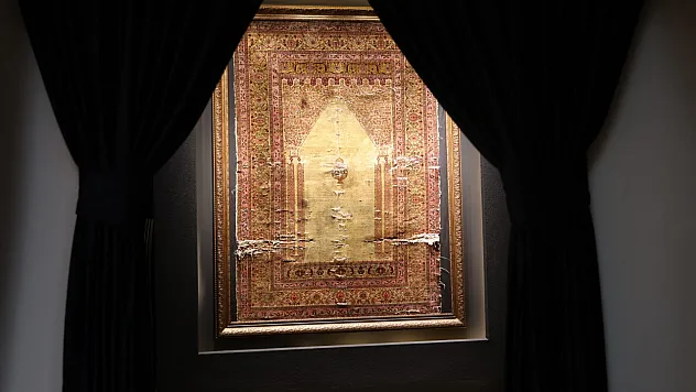 Saraylar için dokunan 300 yıllık ipek halı gün yüzüne çıktı