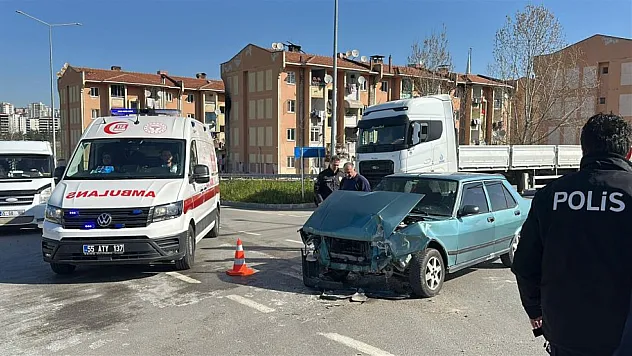 Şehir Hastanesi kavşağında kaza dinmiyor: 4 Yaralı