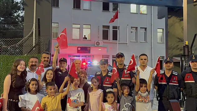 Sembolik üniforma giydi, konvoy eşliğinde askerlik heyecanı yaşadı