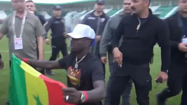Senegal bayrağı yanlış anlaşıldı