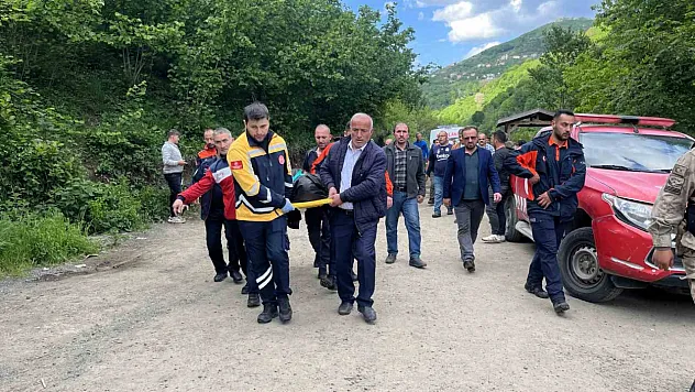 Serinlemek için girdiği gölette hayatını kaybetti