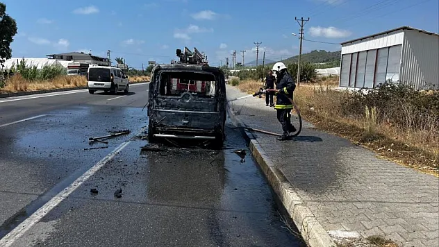 Seyir halindeki araç alev aldı