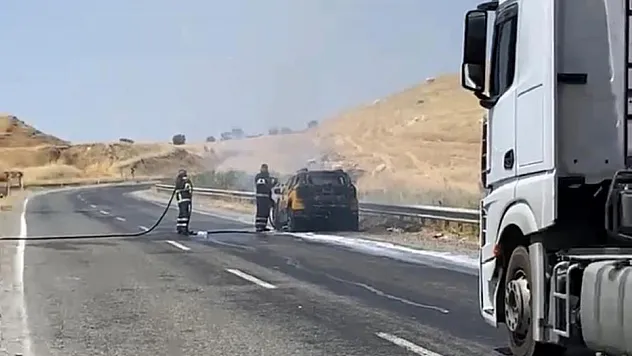 Seyir halindeki araç yandı