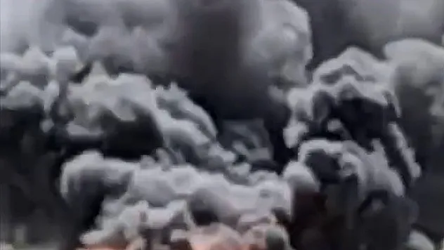 Seyir halindeki otomobil alev aldı