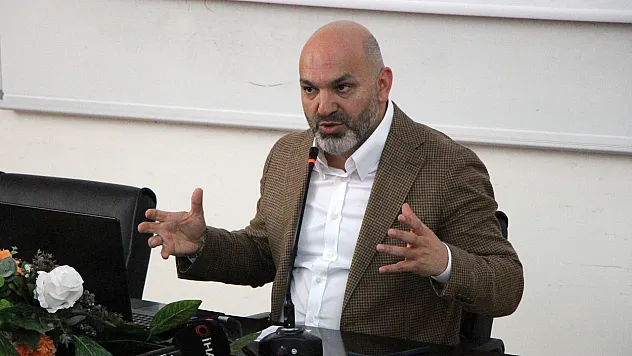 'Şikayet edip izliyoruz!' RTÜK Üyesi Davulcu'dan çarpıcı reyting itirafı!