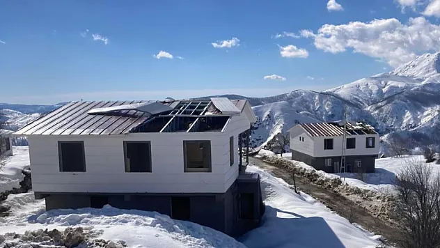 Sinicik'te evler zarar gördü, vatandaş destek bekliyor