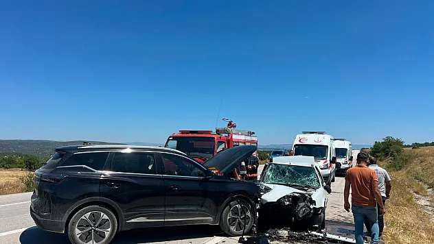 Sinop'ta cip ve otomobil çarpıştı:6 yaralı