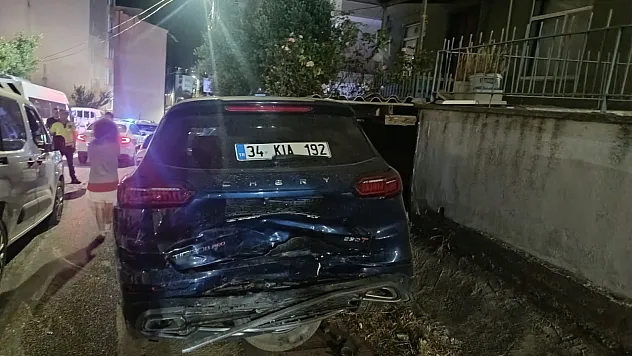 Sinop'ta dur ihtarına uymayan sürücü kaza yaptı