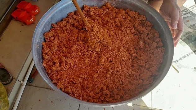 Sinop'ta kadınlar tarhana yapıyor
