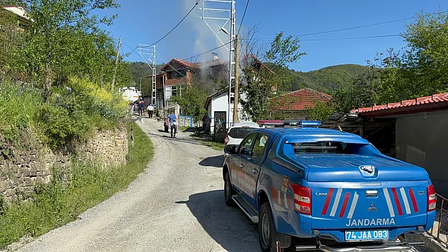 Sobayı yanıcı maddeyle yakmak istedi, ev alev aldı