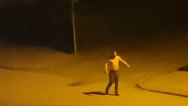 Sokak ortasında elinde bıçakla tehditler savurdu