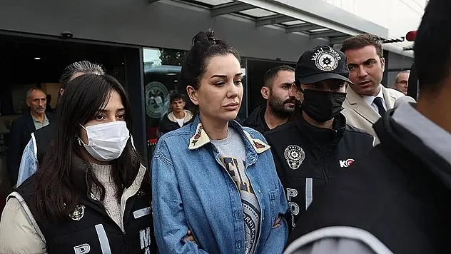 Sosyal medya fenomeni Dilan Polat gözaltına alındı