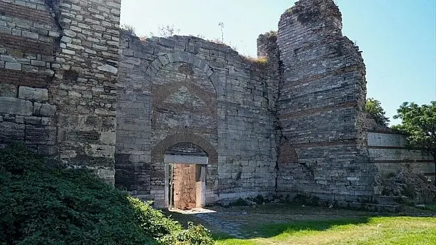 Sulukule Kapısı, İstanbul'un fetih tarihinden günlük yaşamına uzanan geçmişini koruyor