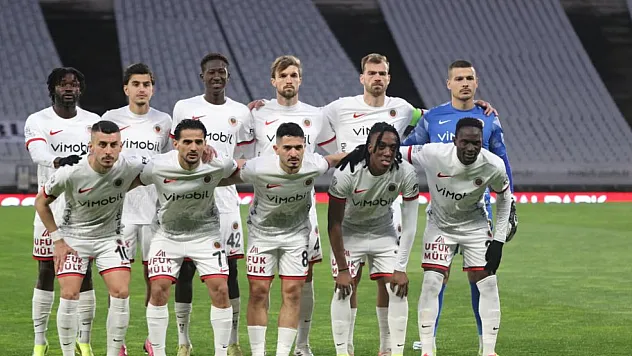 Süper Lig'e veda edecek son takım yarın belli olacak
