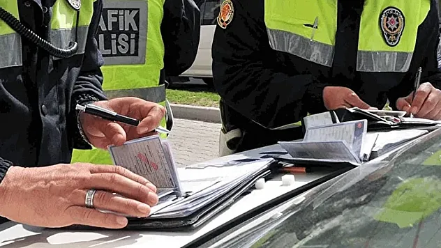 Sürücülerin Dikkatine! 1 Nisan'da başlıyor... APP Plaka ve Ekran taktıranlar dikkat!