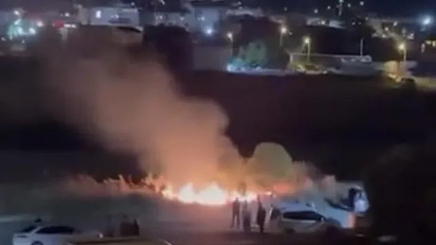 Susurluk'ta düğün eğlencesi yangınla sona erdi: Havai fişekler otları tutuşturdu