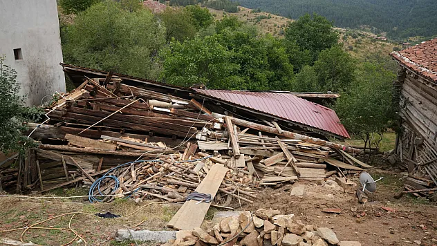Tadilat yapılan köy evi çöktü: 5 kişi yaralandı