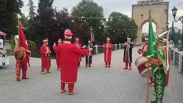 Tarihi Köprü'de mehter coşkusu