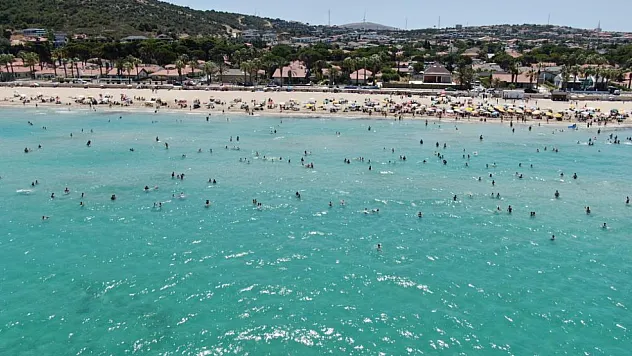 Tatilciler hafta sonu Çeşme'nin keyfini çıkardı