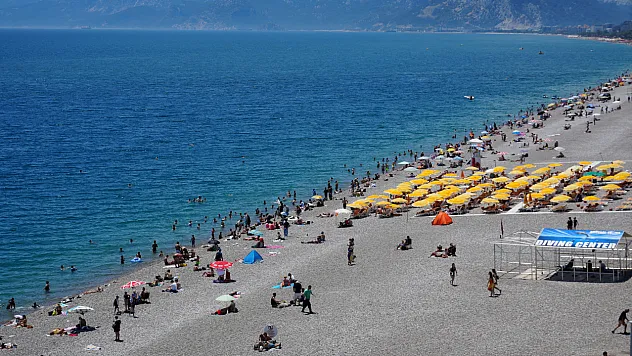 Tatilcilerden Antalya'ya akın