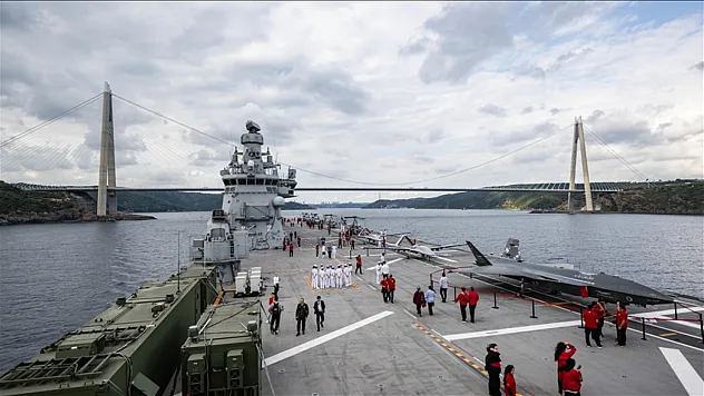 TCG Anadolu, tören için Sarayburnu'ndan ayrıldı