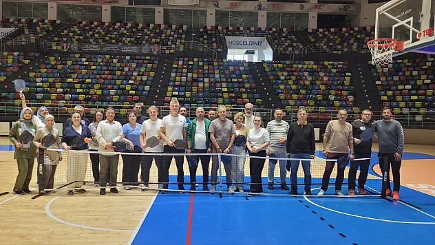 Tekkeköy'de öğretmen ve kamu personeline Pickleball eğitimi