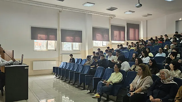 Tekkeköy'de üniversitelilere evlilik öncesi eğitim verildi hayat arkadaşı seçimi anlatıldı