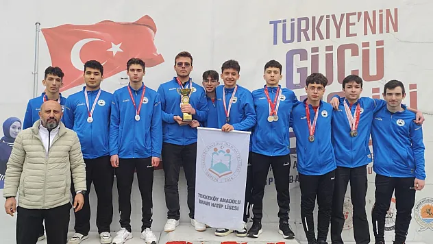 Tekkeköy Proje İmam Hatip Lisesi atletizmde Samsun'u salladı!