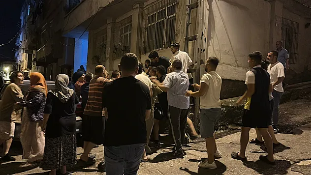 Tekme ve yumruklarla birbirlerine girdiler