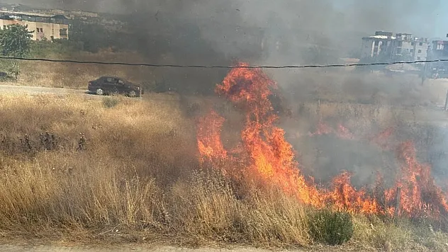 Temizlenmeyen kuru otlar yangına sebep oldu
