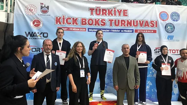 Termeli Göknur Gülten kick boksta fırtına gibi esiyor