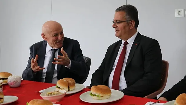 Termeli Kadınlardan Gastronomi Devrimi: İstiridye Mantarının Köftesi ve Hamburgeri Yapıldı!