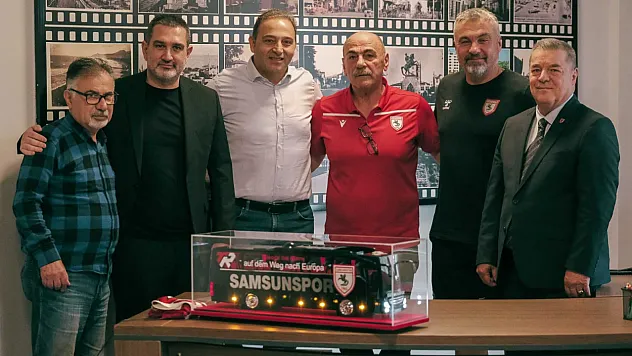 Thomas Reis'e anlamlı hediye