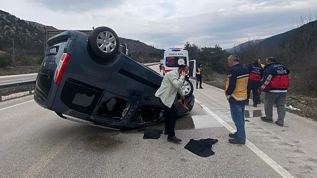 Tokat'ta hafif ticari araç devrildi: 1 yaralı