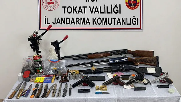 Tokat'ta jandarmadan silah operasyonu: Evlerden cephanelik çıktı