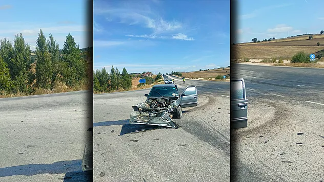 Tokat'ta korkutan kaza: Otomobil ile çekici çarpıştı, 2 yaralı