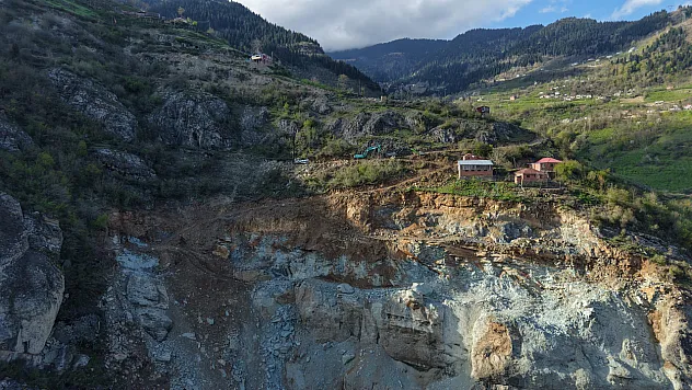 Trabzon'da 'taş'lı işkence! Ocaklı Mahallesi uçurumun eşiğinde!