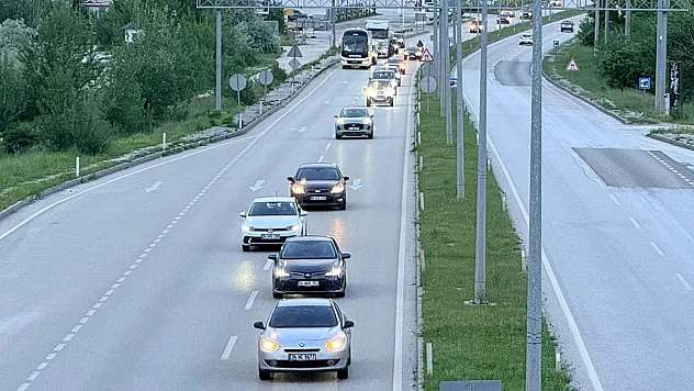 Trafikte bayram dönüşü yoğunluğu
