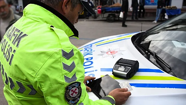 Trafikte yeni dönem başladı: Drift, makas ve kırmızı ışık ihlaline ağır cezalar