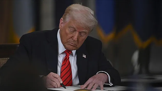 Trump, 901 milyar dolarlık bütçe imzaladı