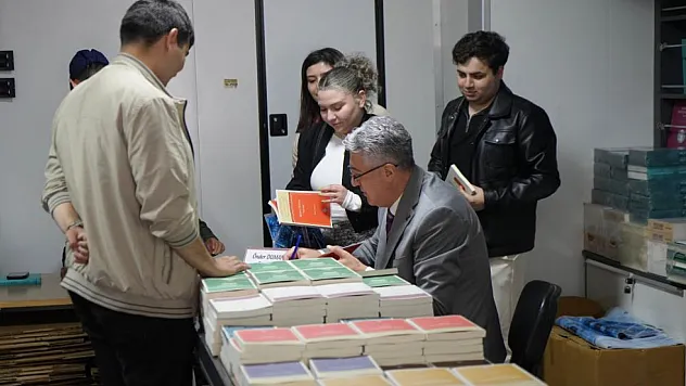 TTK Mobil Kitap Mağazası Samsun'da Tarih tutkunlarıyla buluştu'