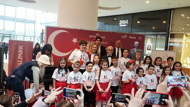 Tüp bebekle dünyaya geldiler, sahneye çıkıp coşturdular