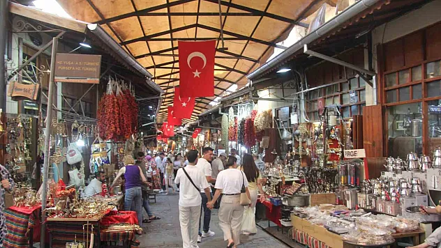 Turist akınına uğruyor