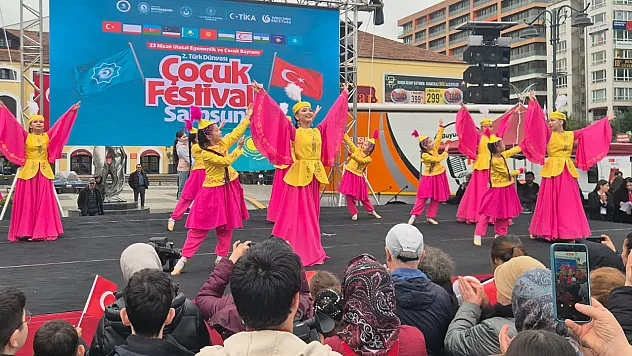Türk Dünyası'nın halk oyunları Samsun'da sahnelendi