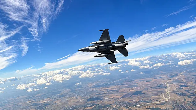 Türk F-16'ları Romanya semalarında