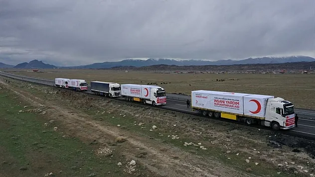 Türk Kızılayı'ndan İran'a 4 tır insani yardım