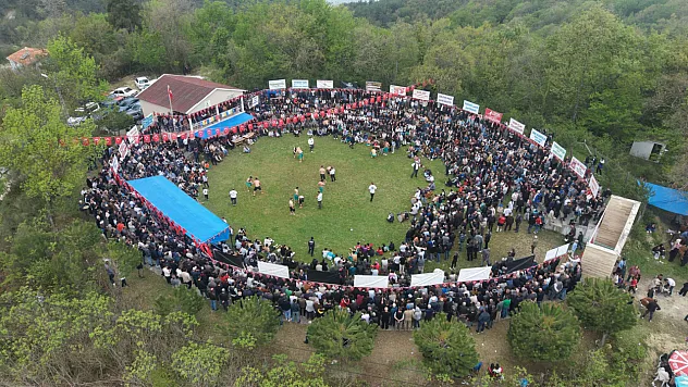 Türkeli'de karakucak güreşleri düzenlendi